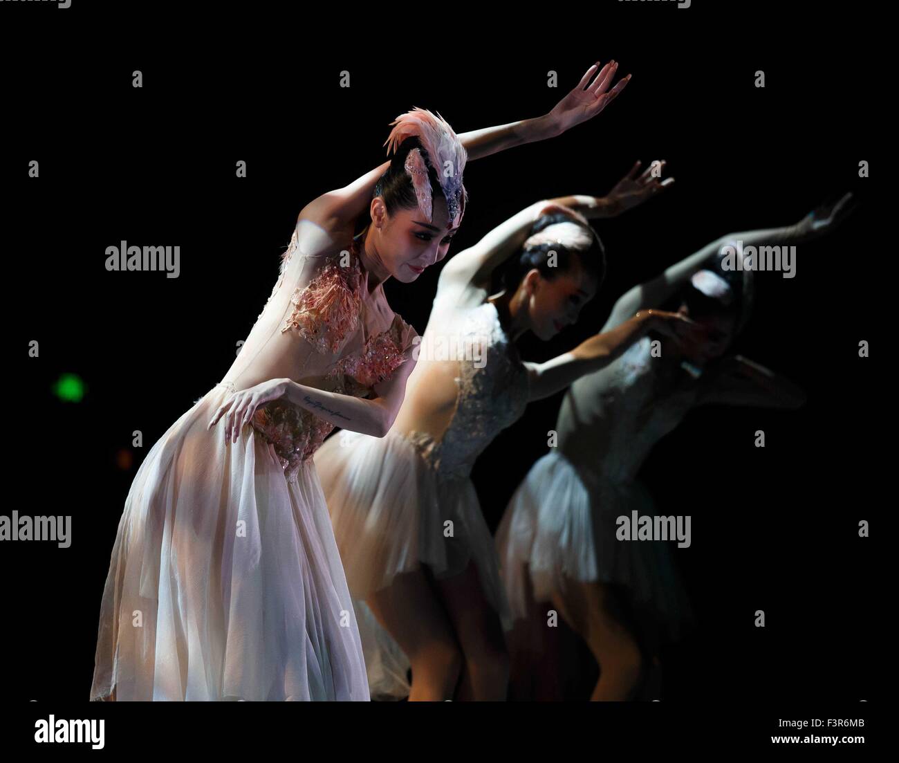 Nantong, China's Jiangsu Province. 11th Oct, 2015. Dancers perform dance drama 'Crested Ibis' in Nantong, east China's Jiangsu Province, Oct. 11, 2015. The dance drama shows the elegance of Crested Ibis, an endangered species, and calls for animal protection. Credit:  Huang Zhe/Xinhua/Alamy Live News Stock Photo