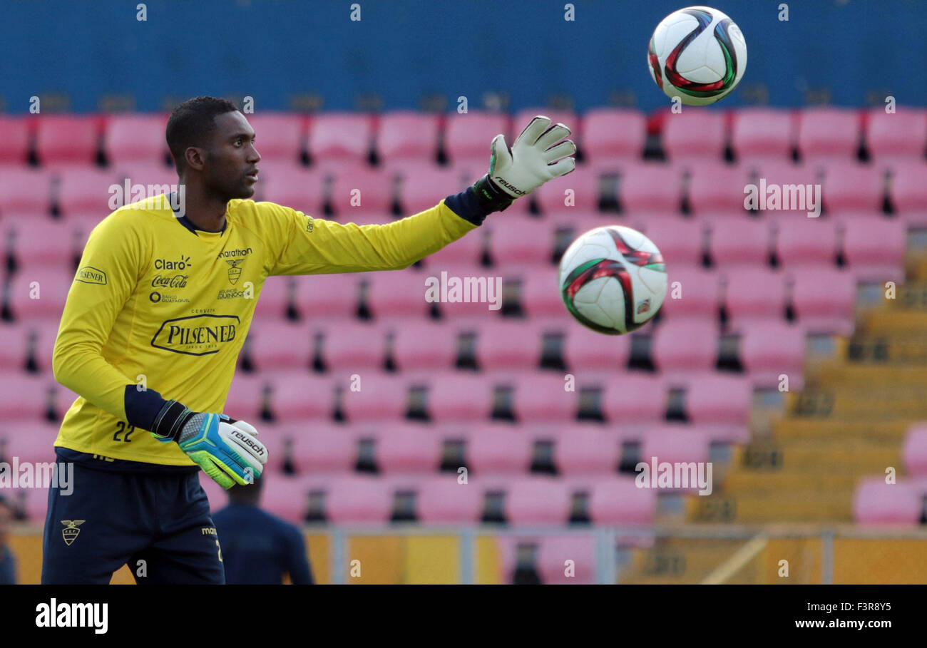 Quito, Ecuador. 11th Oct, 2015. Alexander Dominguez, goalkeeper of Ecuador's national soccer team, takes part in a training session for the qualifying match for the FIFA Russia 2018 World Cup against Bolivia in the Olympic Atahualpa Stadium, in Quito, capital of Ecuador, on Oct. 11, 2015. © Santiago Armas/Xinhua/Alamy Live News Stock Photo