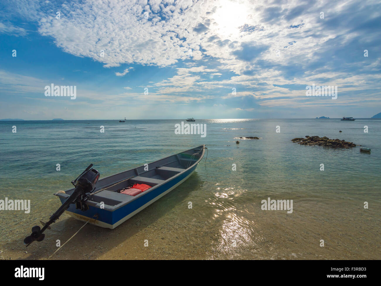 Boat with clear water and blue skies Stock Photo - Alamy