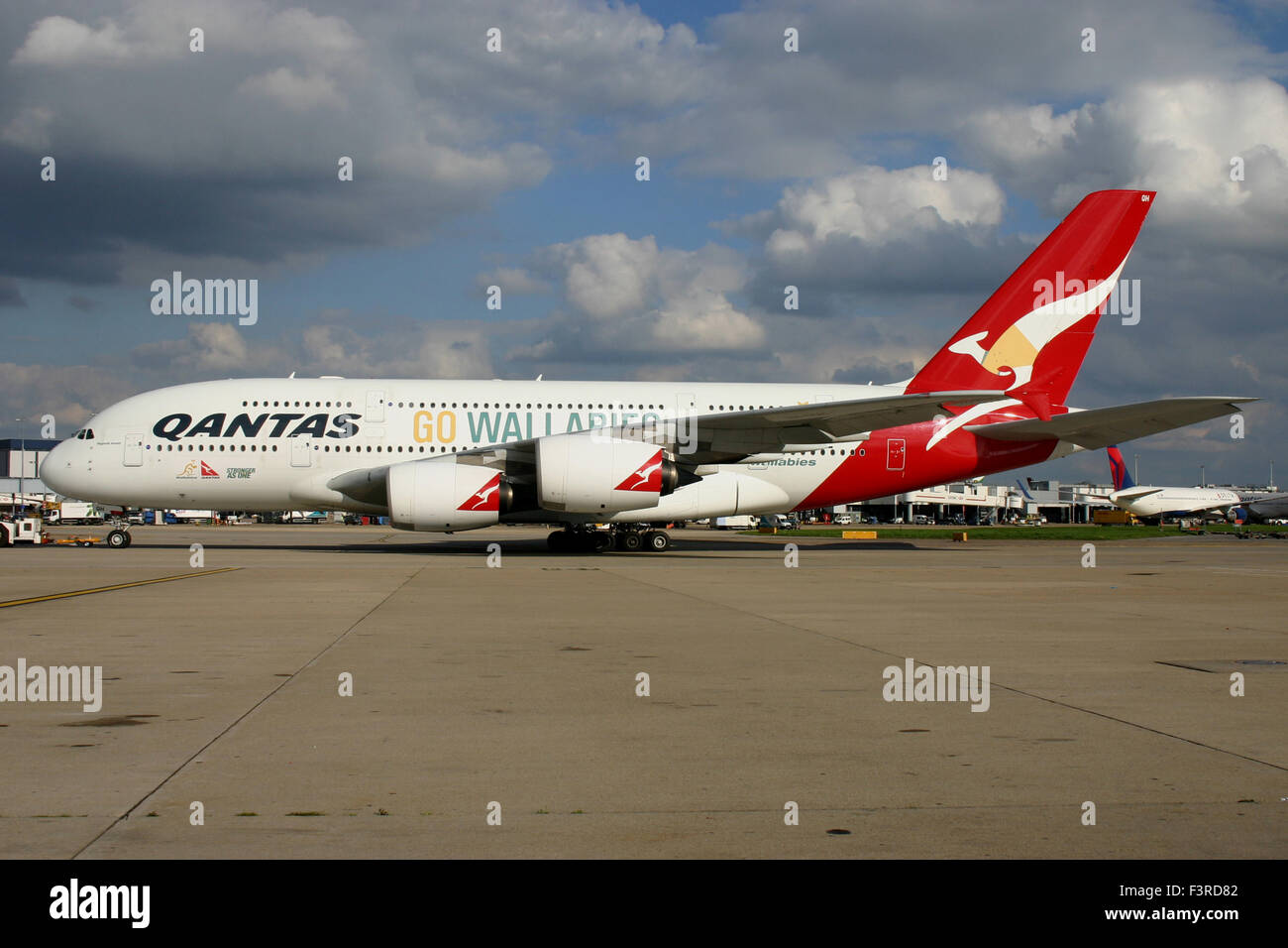 QANTAS A380 WITH SPECIAL RUGBY CUP WALLABIES TITLES Stock Photo
