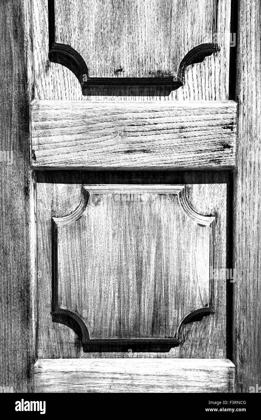 texture of a brown old door in italy europe Stock Photo - Alamy