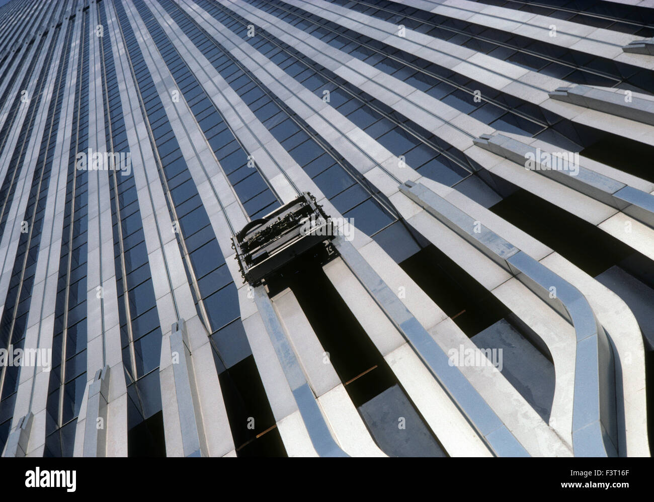 Window cleaning at New York's World Trade Centre in 1981 Stock Photo