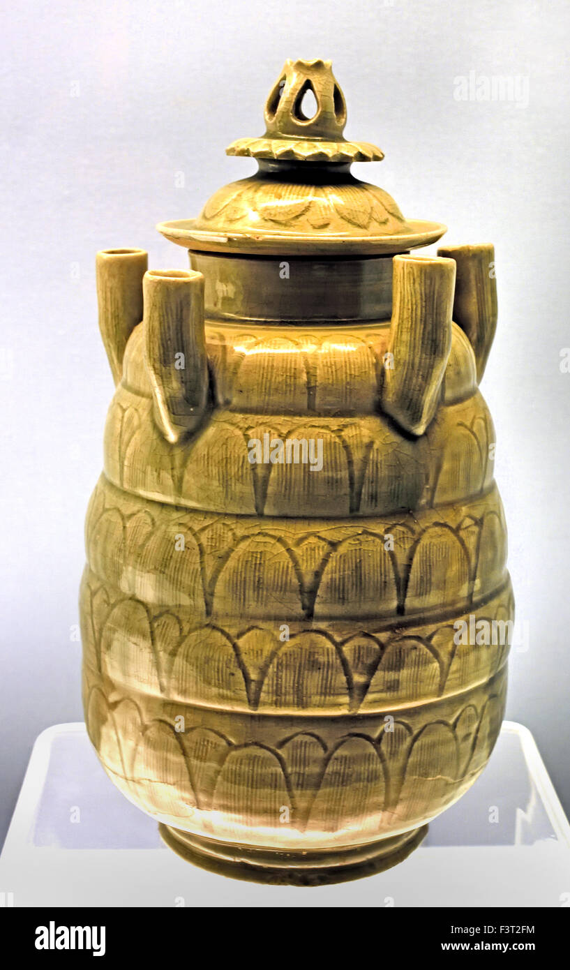 Celadon Five Tube Jar and cover with carved design of Lotus Petals Longquan Ware 960 - 1279 AD Northern Song Dynasty ( Shanghai Museum of ancient Chinese art ) China Stock Photo