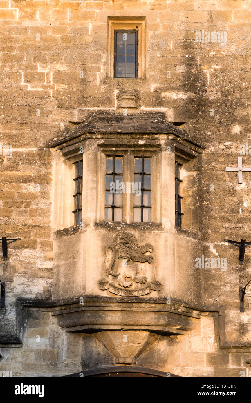 Lion carved on a house bay window in Burford, Cotswolds, Oxfordshire, England Stock Photo