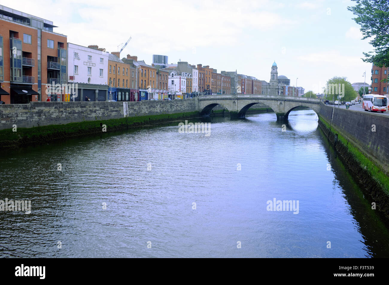 The River Liffey and a stone bridge across it in the centre of Dublin ...