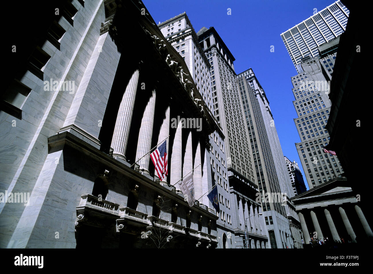 New york city wall street hi-res stock photography and images - Alamy