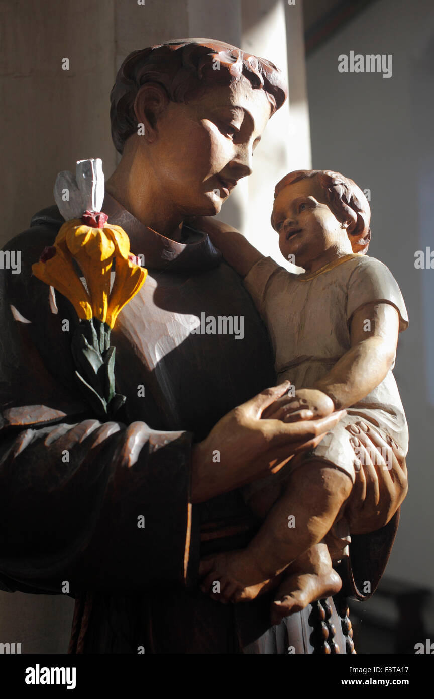 Statue of mary and baby jesus hi-res stock photography and images - Alamy
