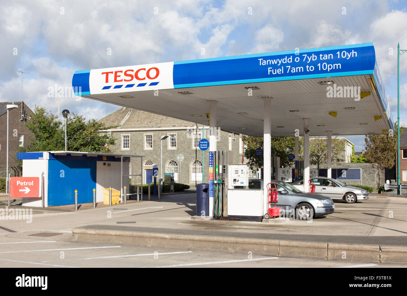 Tesco self service petrol station, Porthmadog, North Wales, uk Stock