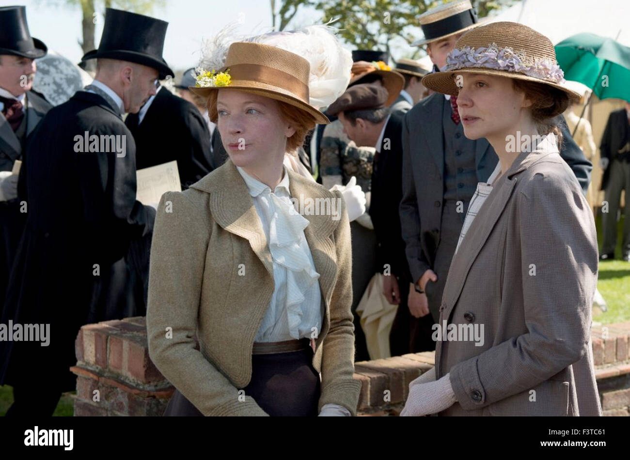 SUFFRAGETTE 2015 Pathe/Film 4 Productions film with Carey Mulligan at right and Natalie Press as Emily Davidson Stock Photo