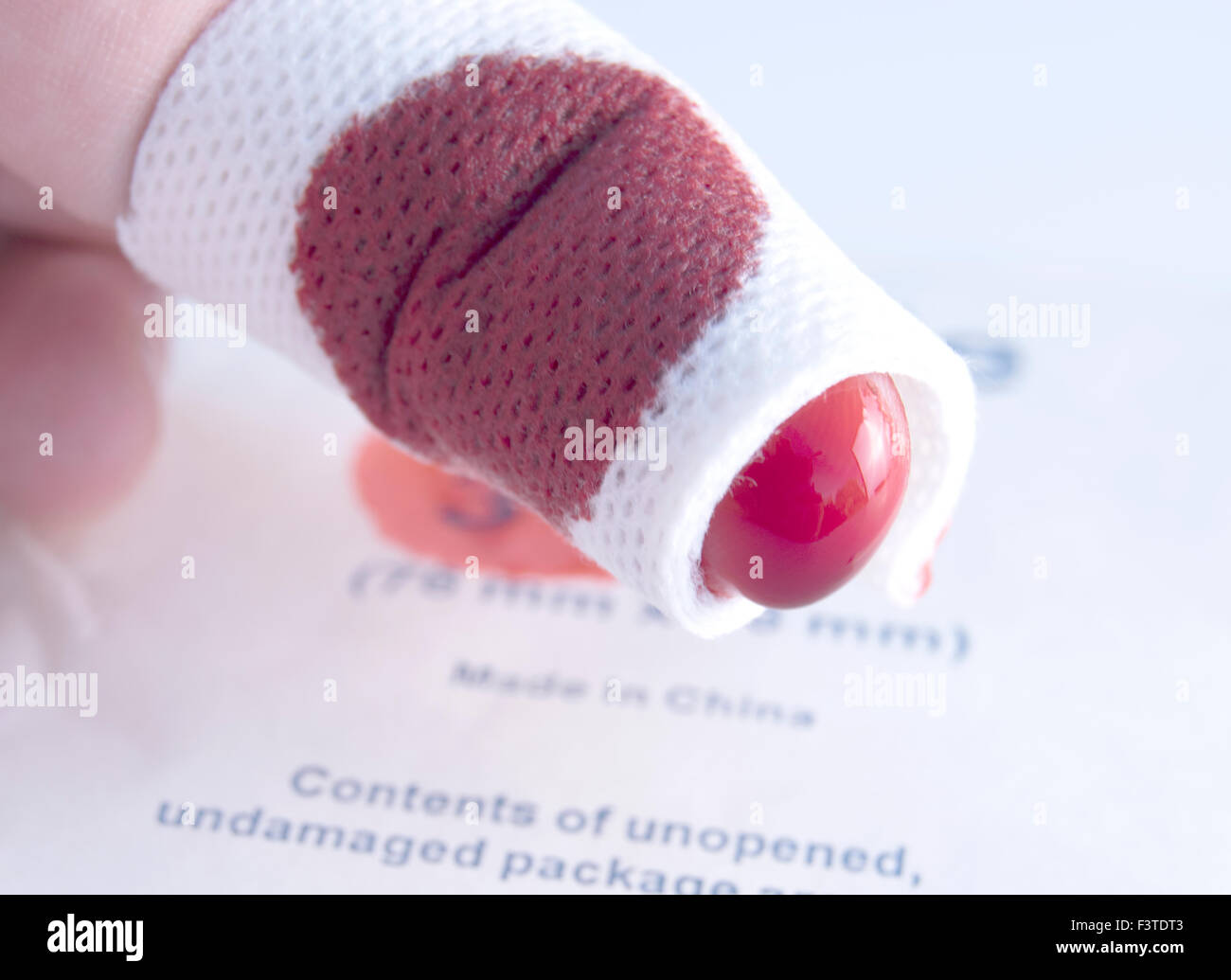 cut finger an blood with gauze bandage Stock Photo - Alamy