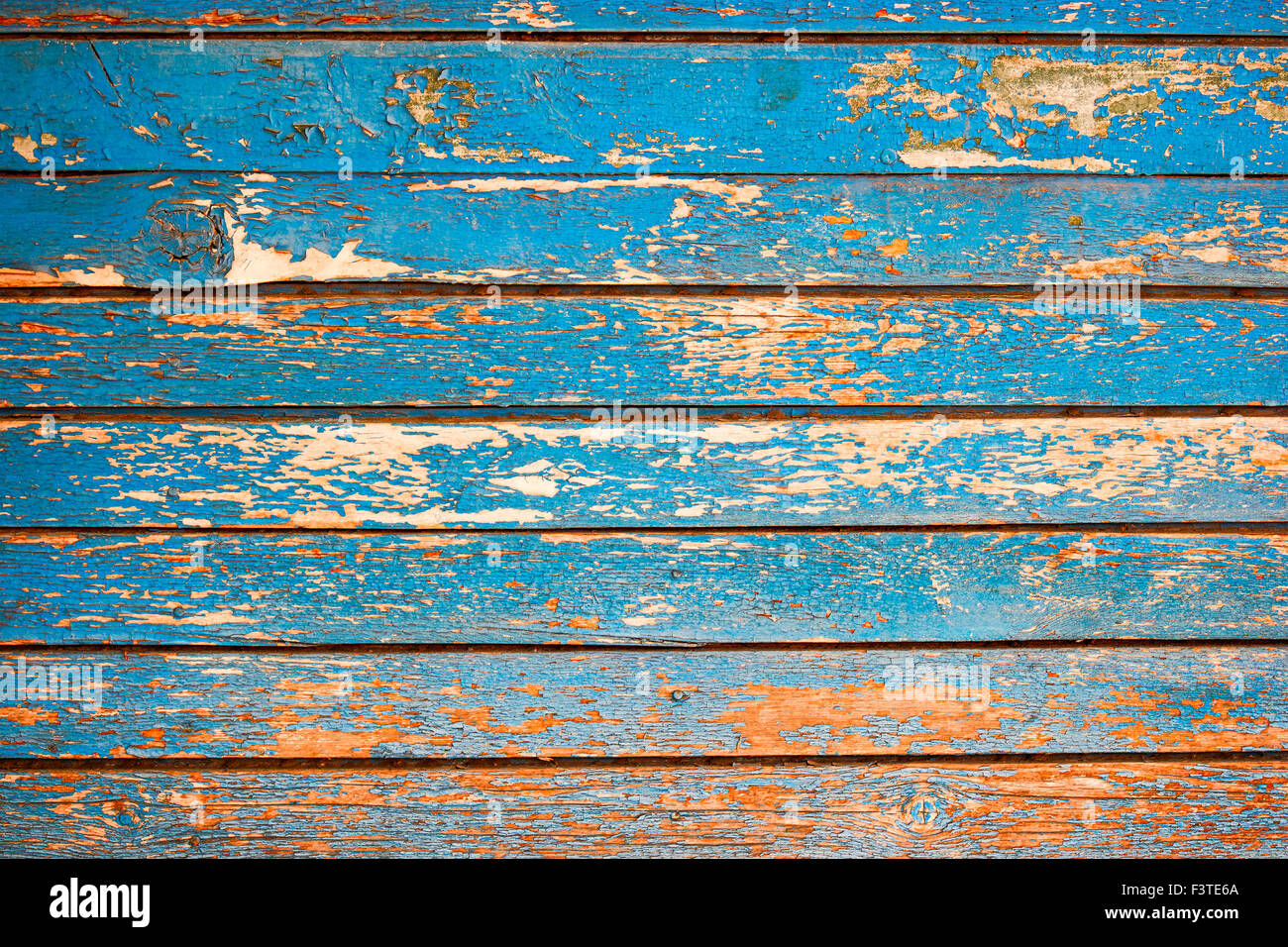 Gỗ màu xanh navy rustic mang lại cho bức ảnh một cảm giác ấm áp và gần gũi. Hãy ngắm đến chi tiết và cảm nhận vẻ đẹp tự nhiên của nó.