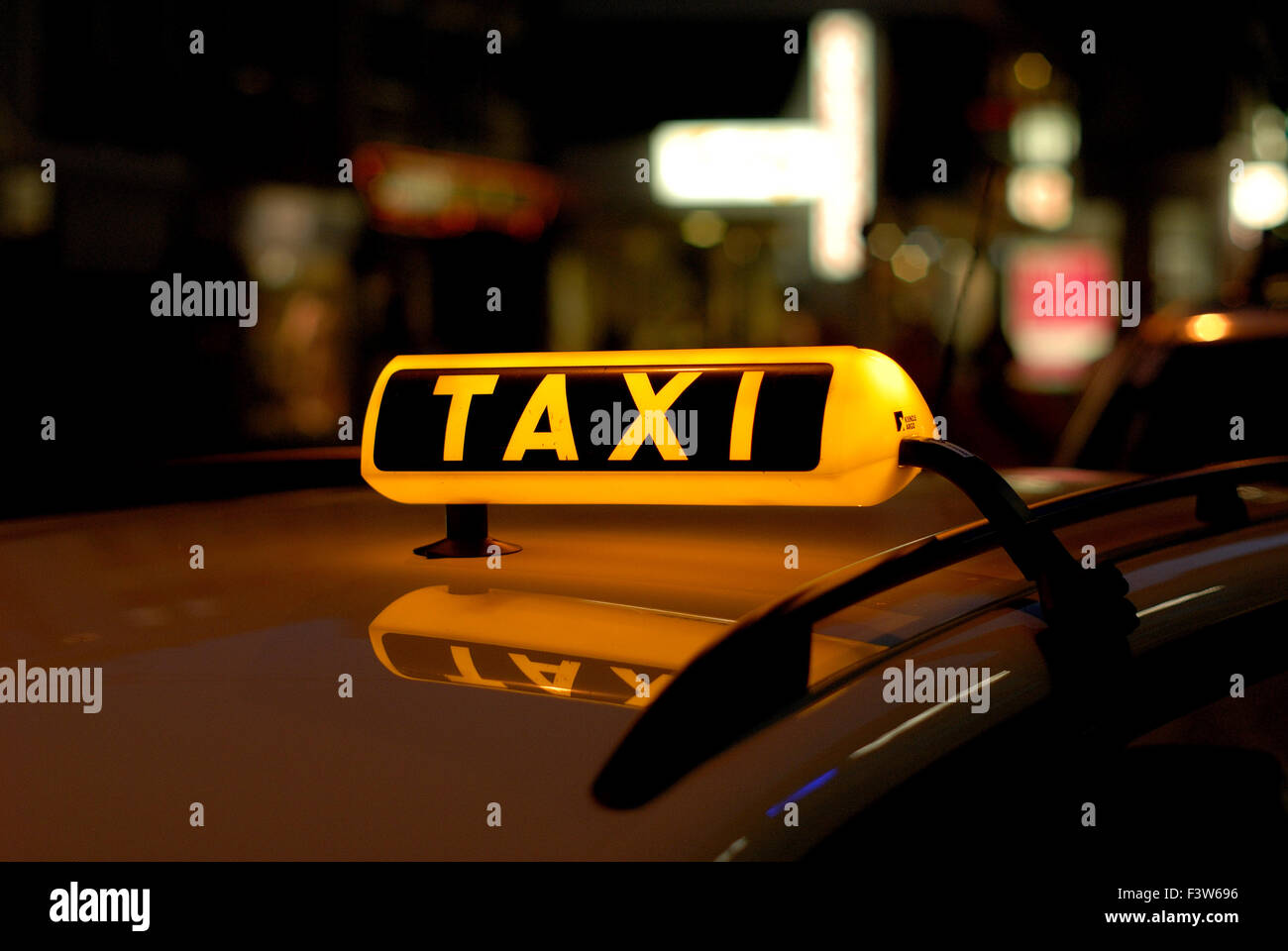 Taxi schild hi-res stock photography and images - Alamy