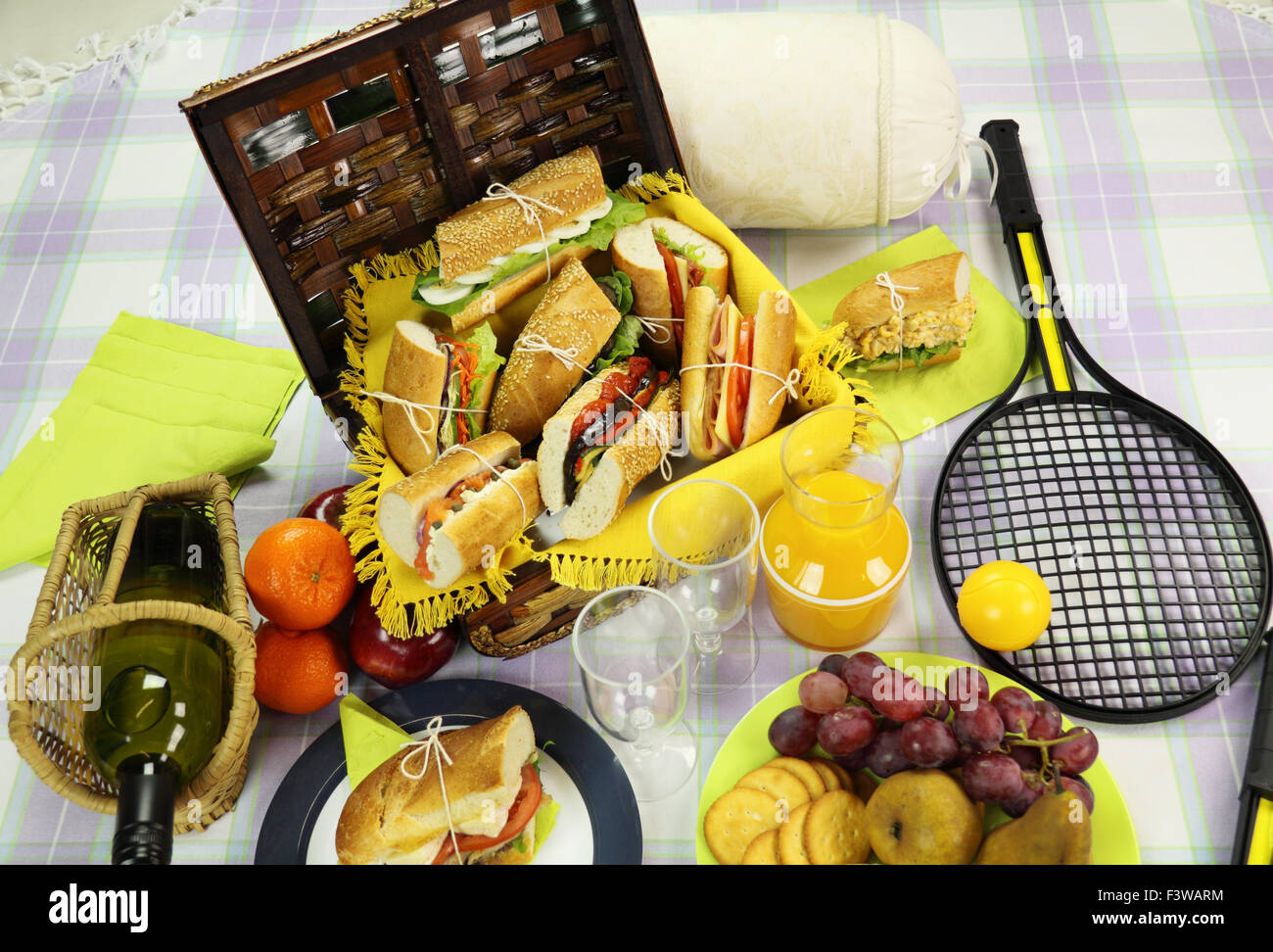Picnic hamper hires stock photography and images Alamy