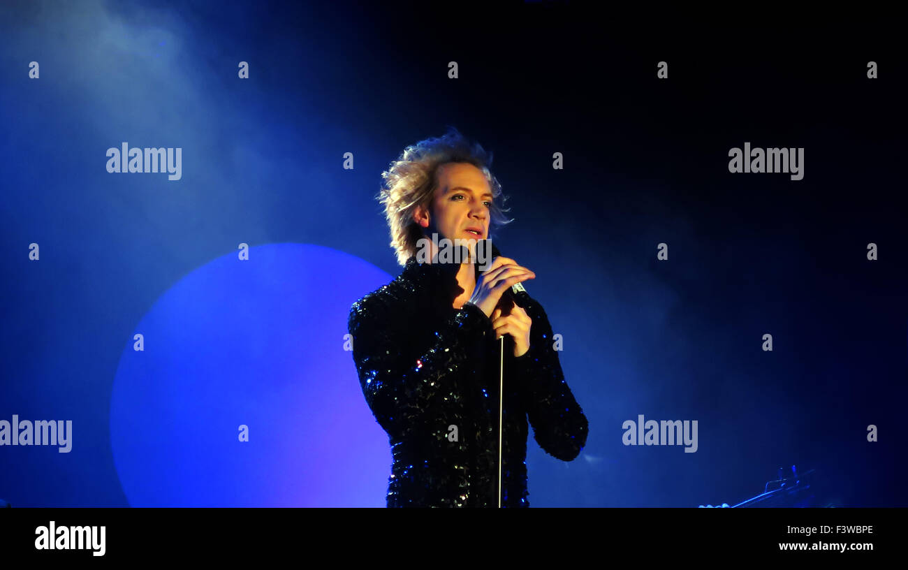 Berlin, Germany. 12th Oct, 2015. Singer Sven Ratzke pictured at the Stars and Lights charity gala for the Maneo im Tipi gay anti-violence project, at the federal chancellery in Berlin, Germany, 12 October 2015. Photo: Xamax - NO WIRE SERVICE -/dpa/Alamy Live News Stock Photo