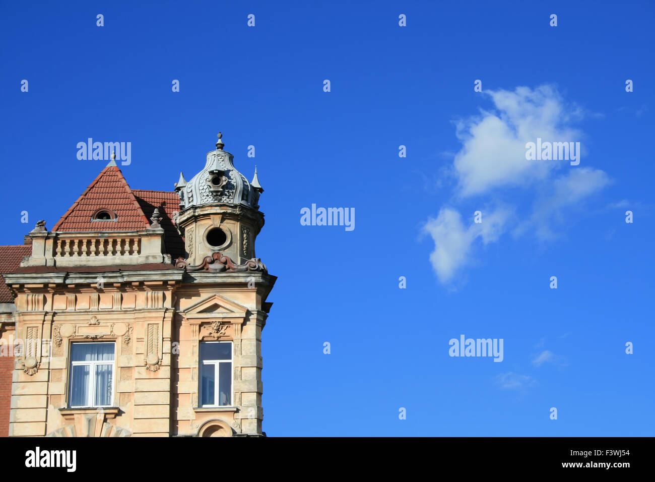 Old architectural building sky hi-res stock photography and images - Alamy