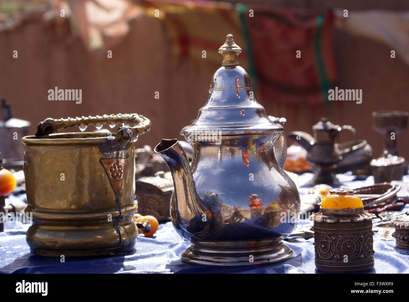 Silver teapot hi-res stock photography and images - Alamy
