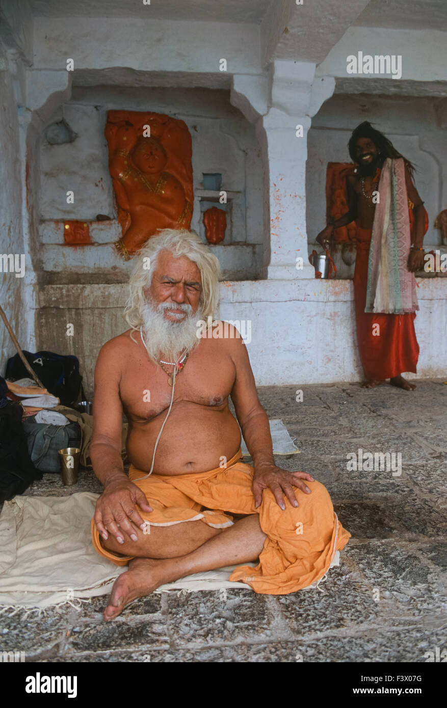 Bare-chested Brahmin sadhu sitting in an ashram by the River Shipra, Simhastha Kumbh Mela 2004, Ujjain, Madhya Pradesh, India Stock Photo