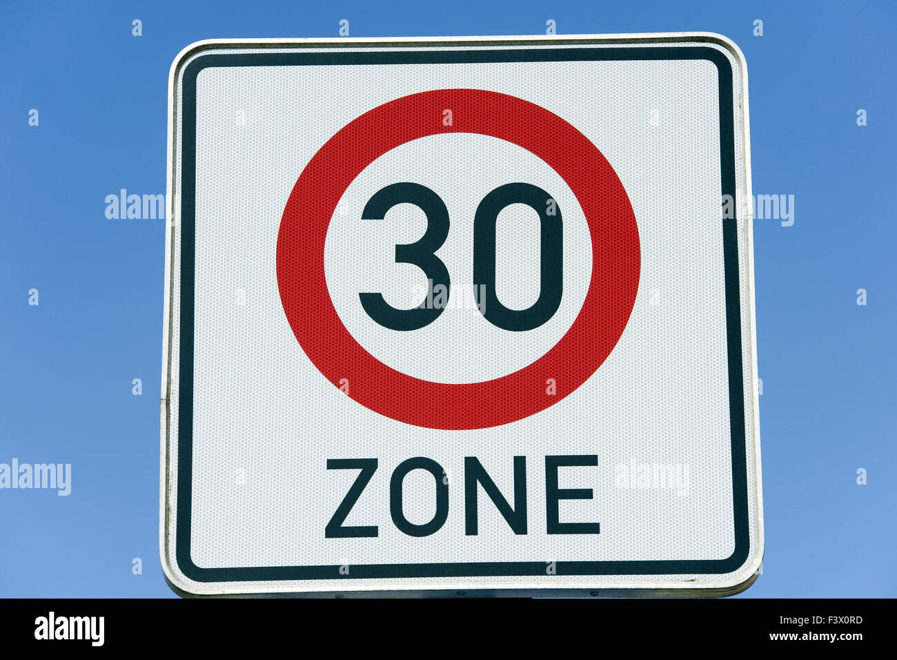 Zone limited. Ограничение скорости 140. Дорожный знак зона 30. Ограничение скорости 30. Ограничение скорости 70.
