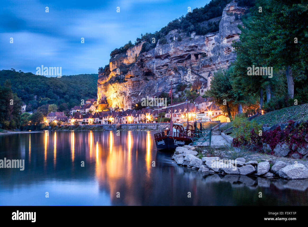 The pretty village La Roque Gagaec and the Dordogne river before sunrise Stock Photo