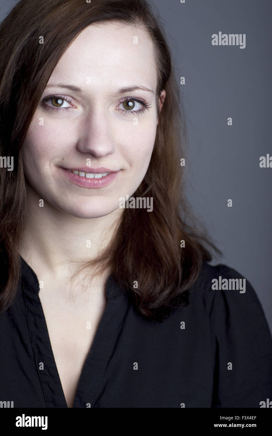 Portrait of a young woman Stock Photo - Alamy