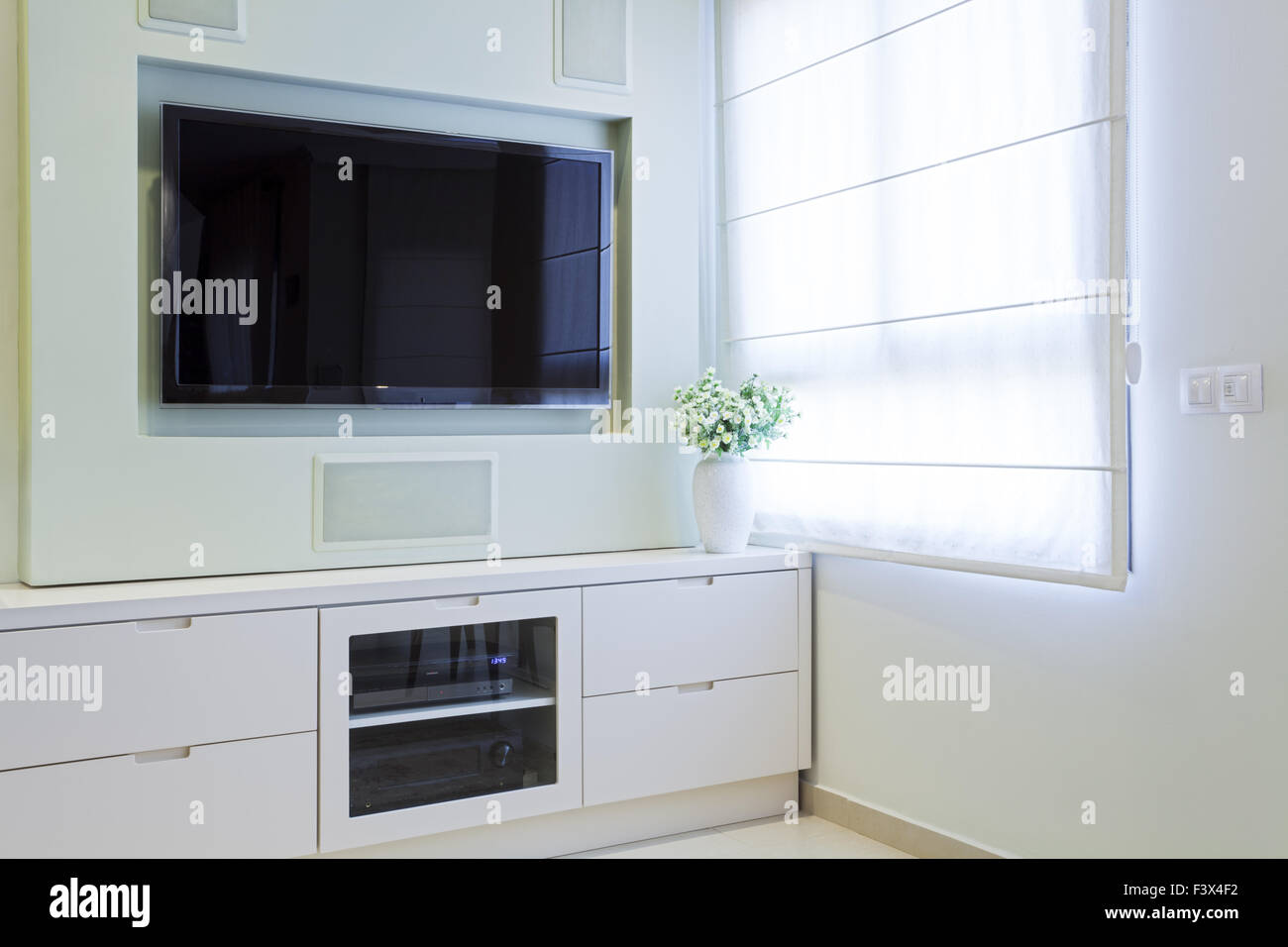 Plasma television hires stock photography and images Alamy