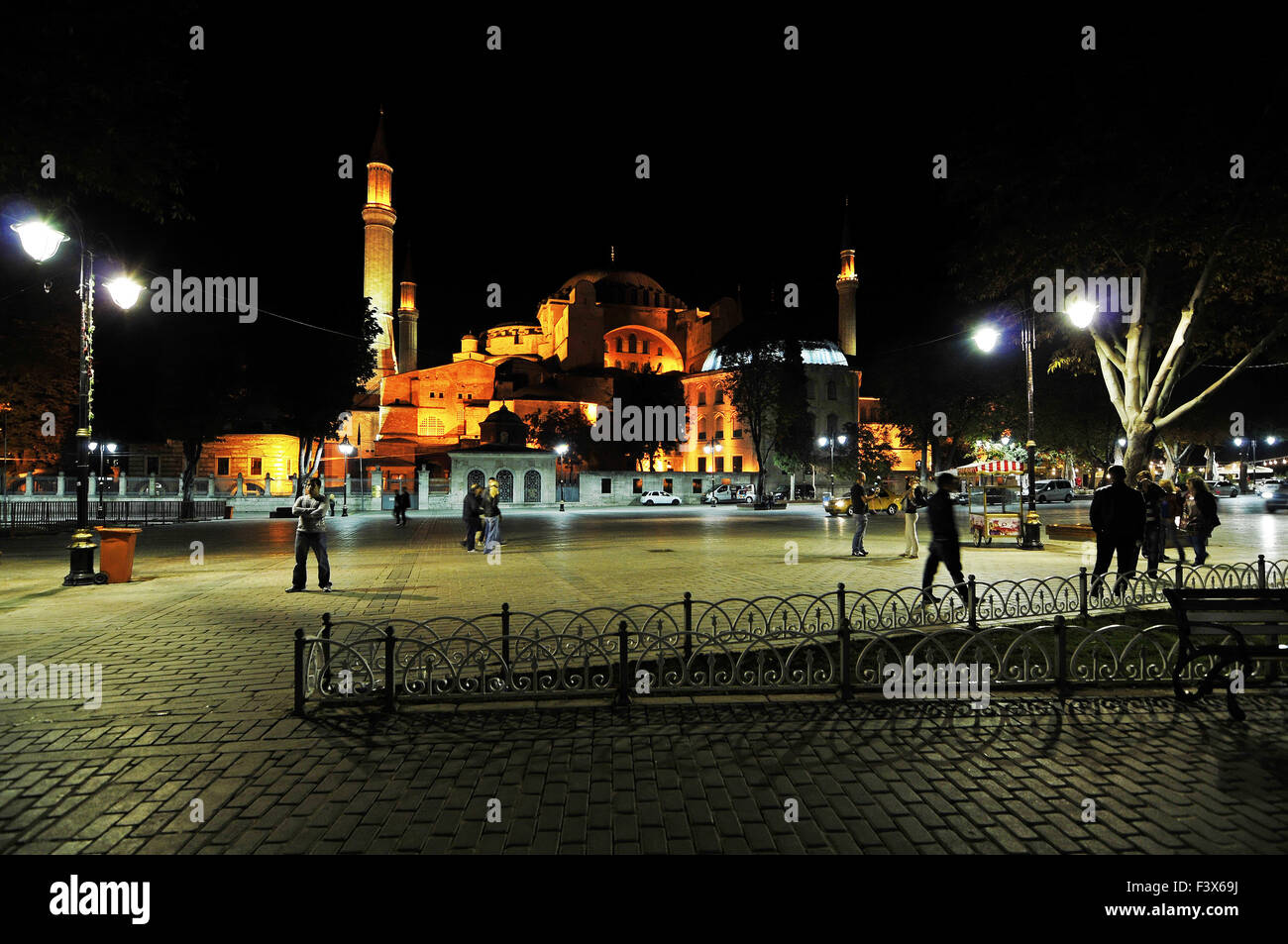 Night view of the Hagia Sophia in Istanbul Stock Photo - Alamy