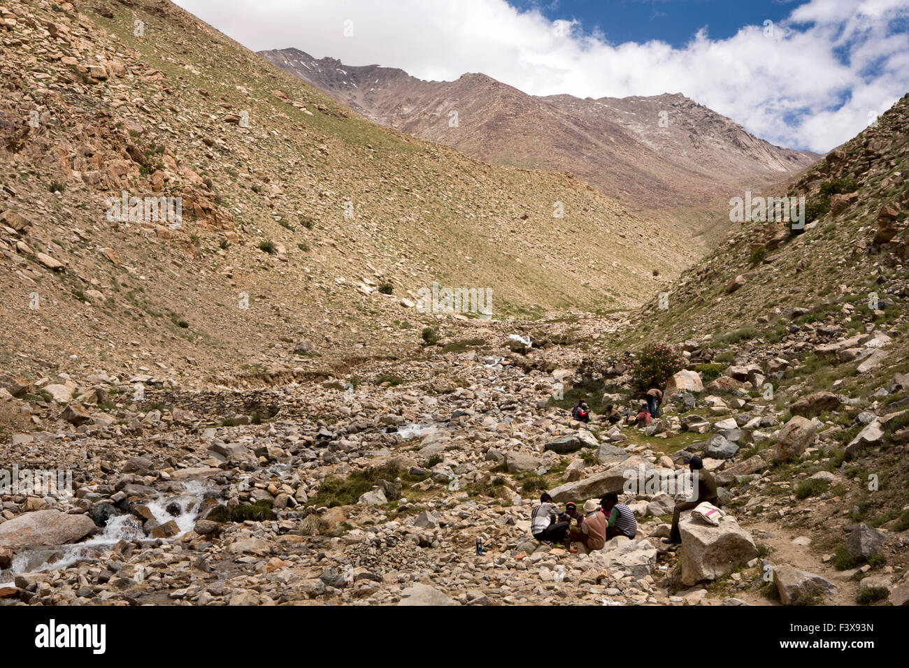 India, Jammu & Kashmir, Ladakh, Leh, Bihari migrant road workers resting in high altitude rocky river valley Stock Photo