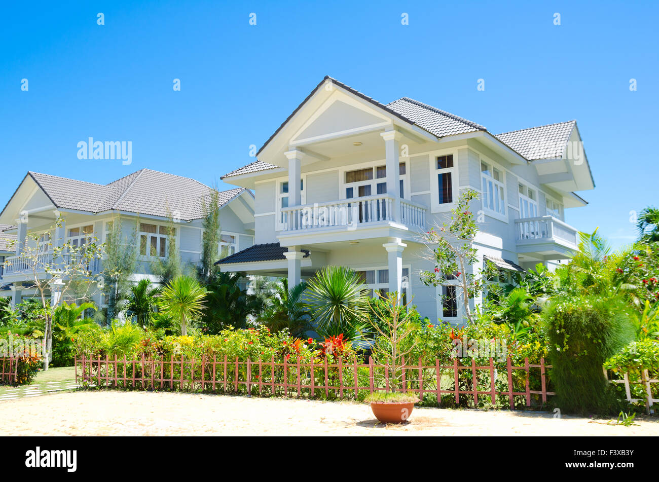 Cottages by the sea hi-res stock photography and images - Alamy