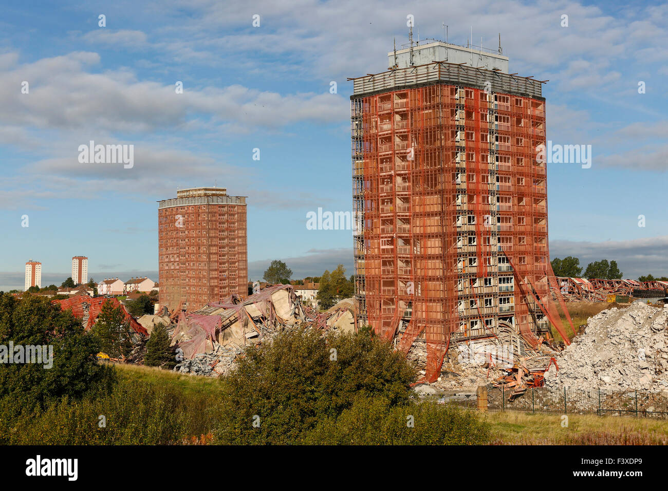 Glasgow, Scotland, UK. 13th October, 2015. Contractors have begun to demolish  the 13 storeys of Red Road Court and 11 storeys of Petershill Drive that failed to collapse during the controlled demolition by explosives on Sunday 11 October 2015. Although Sunday's blowdown did not go exactly to plan, Safedem, the principle contractor has declared the site safe even with the remaining buildings sitting at an angle and all the local residents were allowed to return to their homes that evening. Credit:  Findlay/Alamy Live News Stock Photo
