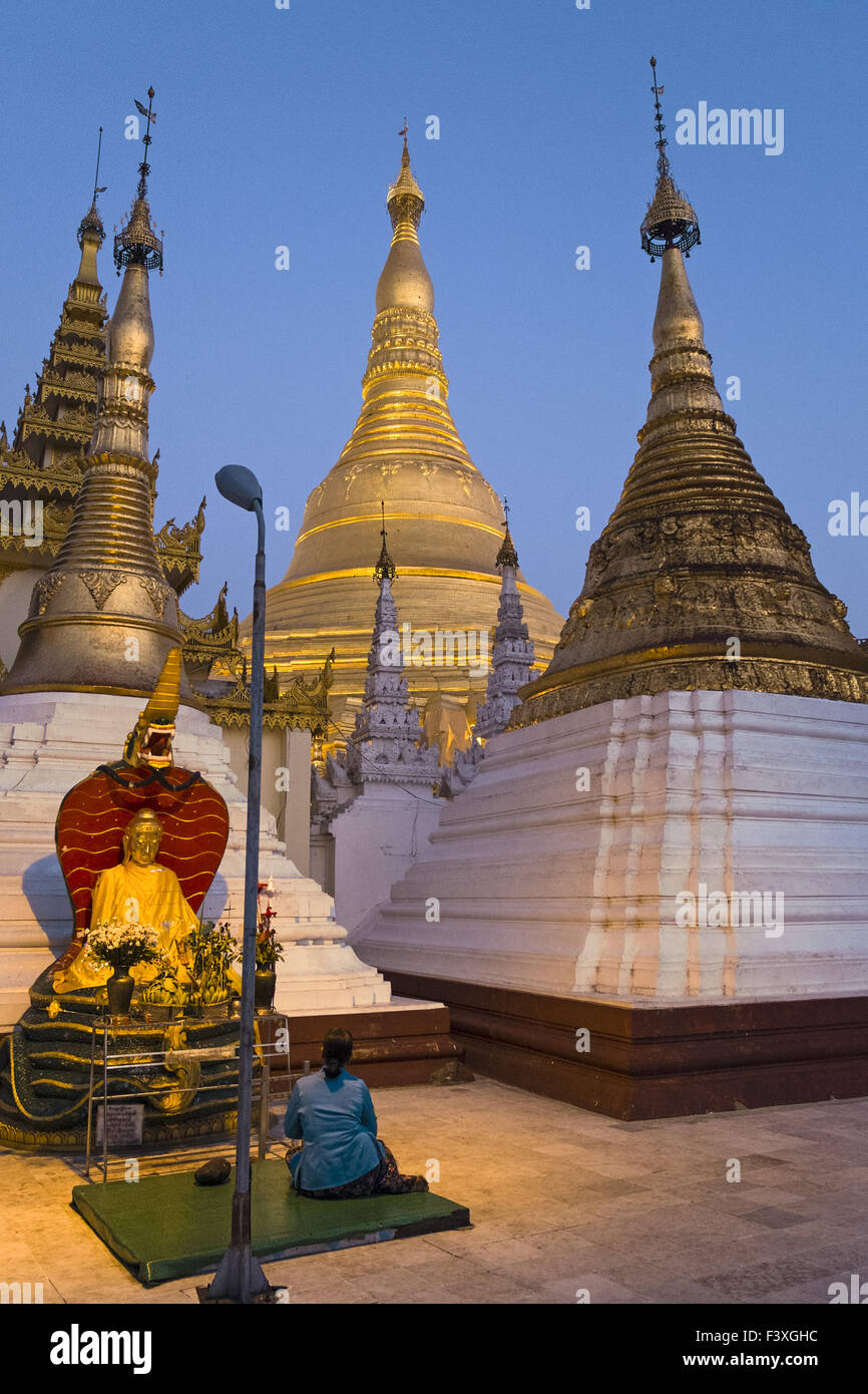 Praying people at Shwedagon Pagoda, Rangun Stock Photo