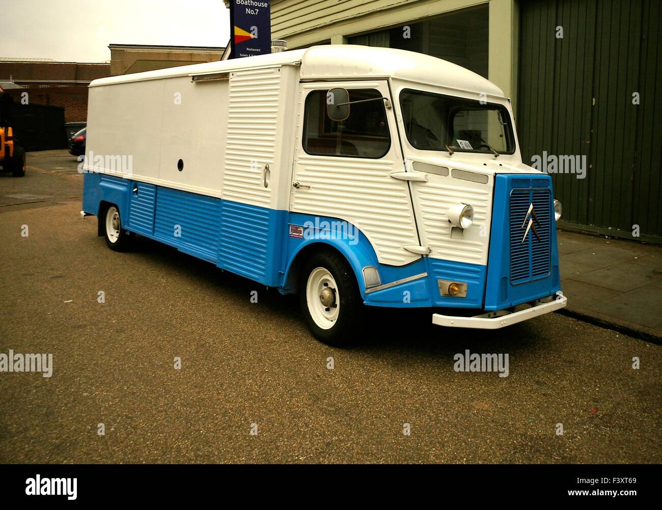 AJAXNETPHOTO - PORTSMOUTH, ENGLAND. - FRENCH CAMIONETTE - CITROEN H VAN. PHOTO:JONATHAN EASTLAND/AJAX. REF:R140412 2576 Stock Photo