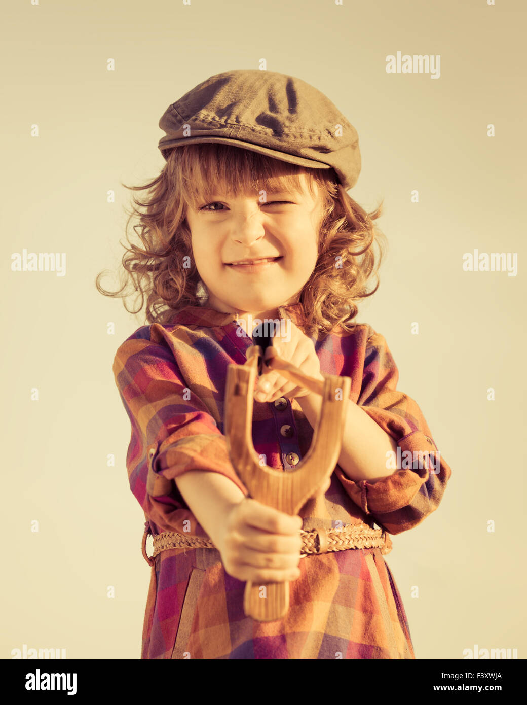 Задиры девочки. Девочка хулиган. Девушка хулиганка. Высокомерный ребенок. Ребенок в школе хулиган.