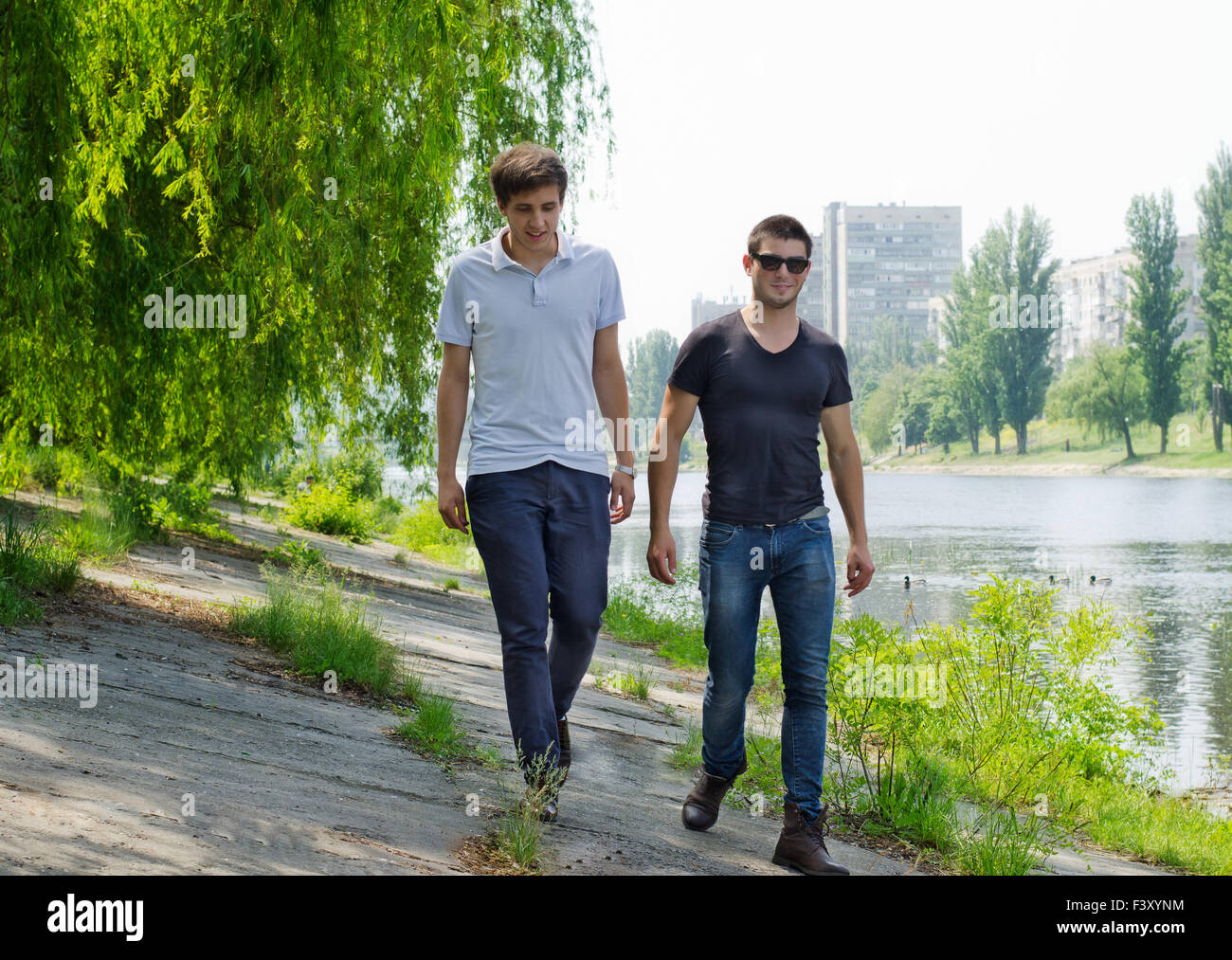 мужская любовь. друзья парни. два друга вышли из дома. два друга вышли из дома. два друга.