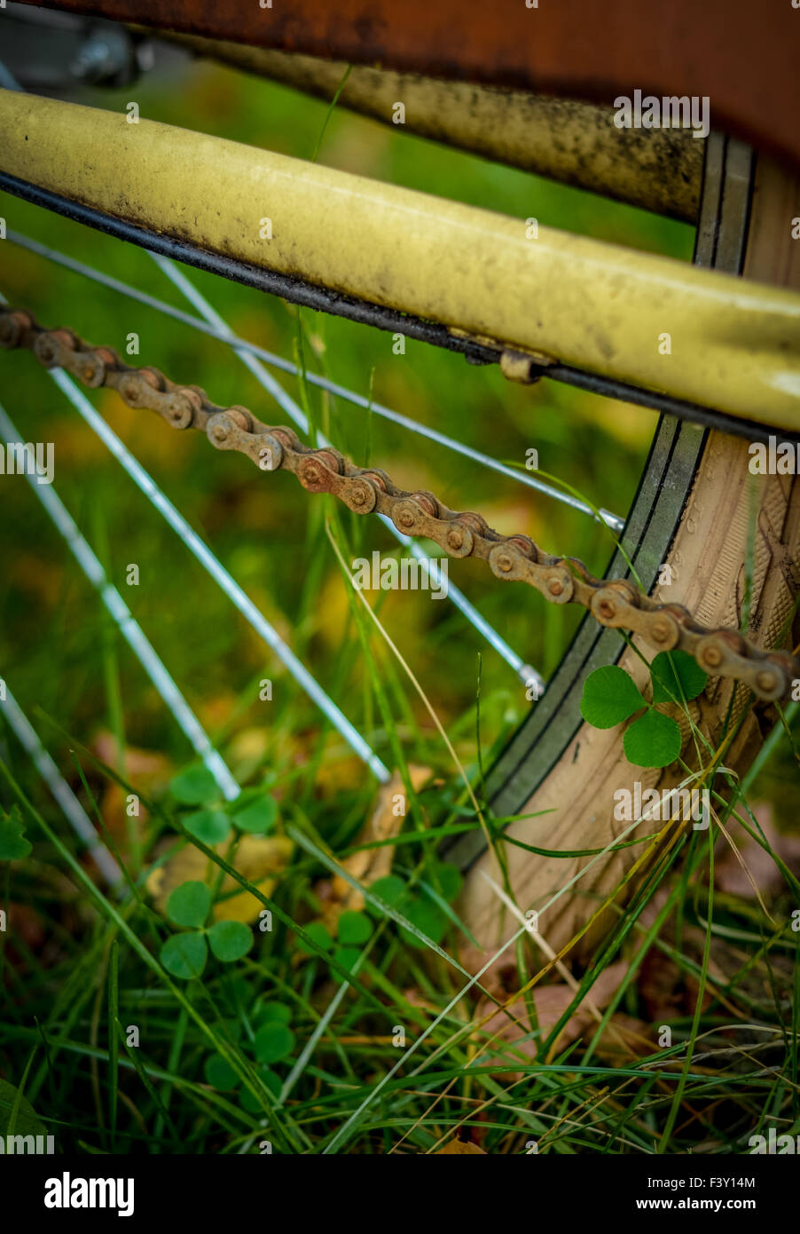 Broken bicycle frame hi-res stock photography and images - Alamy