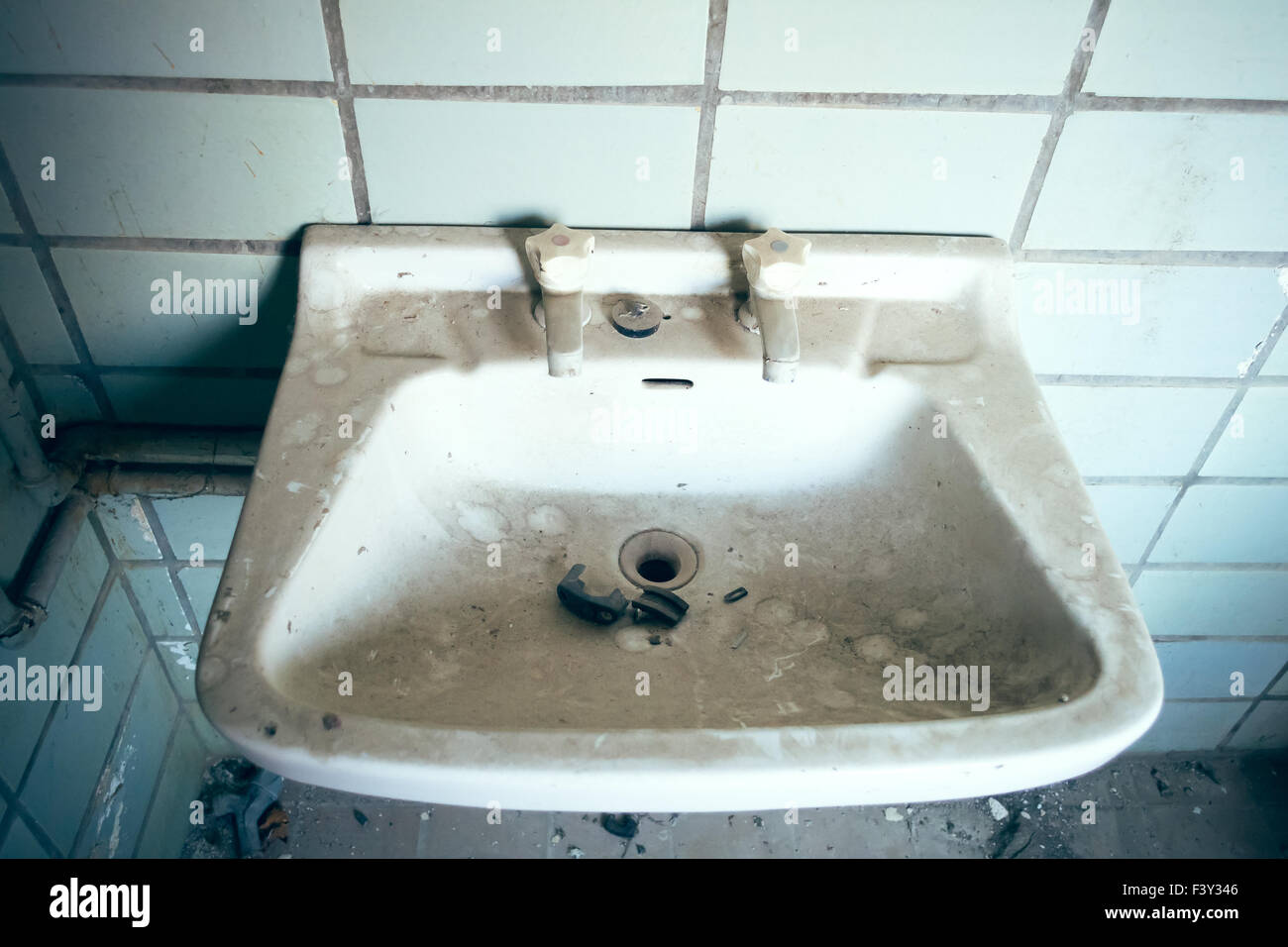 old sink Stock Photo Alamy