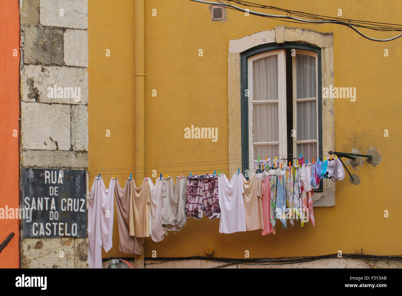 Lisbon, Portugal, 4 October, 2015. Cloths set out to dry on a window along Rua de Santa Cruz do Castelo by the hilltop, Moorish Castelo de S. Jorge. Credit: David Mbiyu/ Alamy Live News Stock Photo