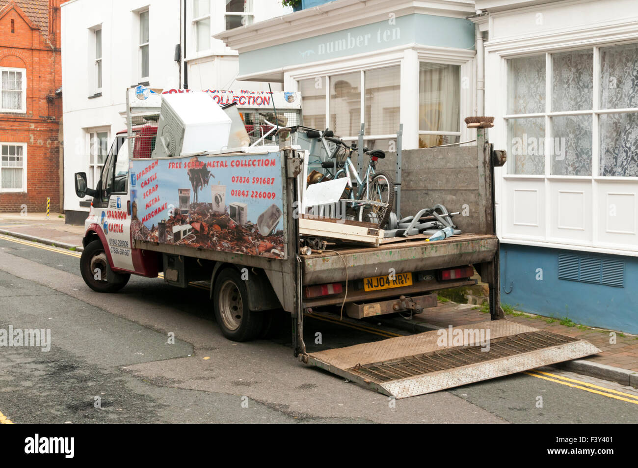 Scrap vans hi-res stock photography and images - Alamy