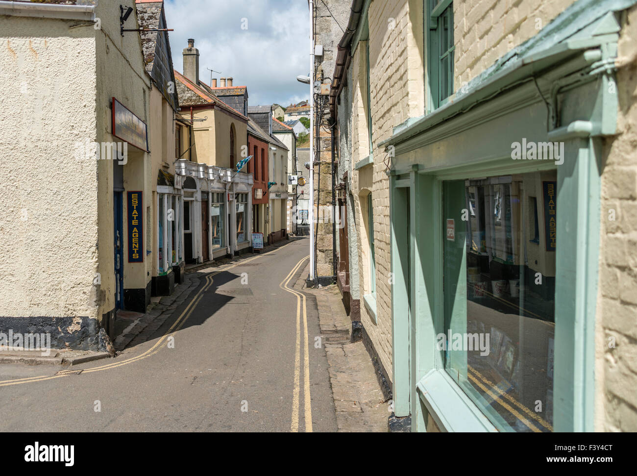 Narrow street at the harbor of the fishing village Mevagissey, Cornwall, England, UK Stock Photo