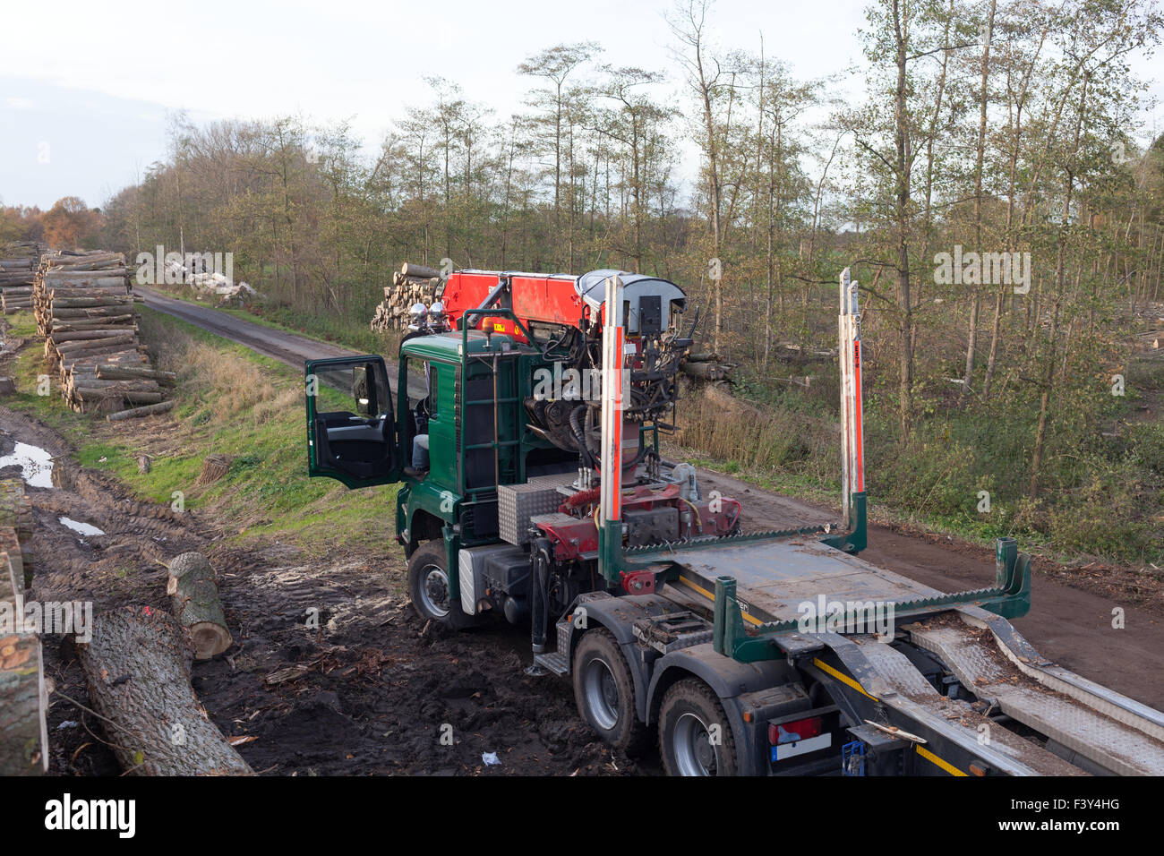 Product loading hi-res stock photography and images - Alamy