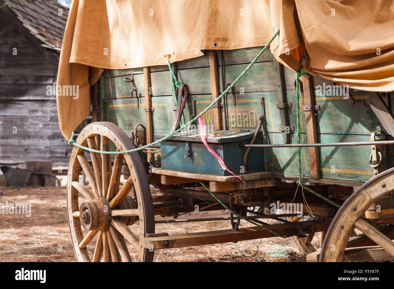 Covered wagon in USA Stock Photo Alamy