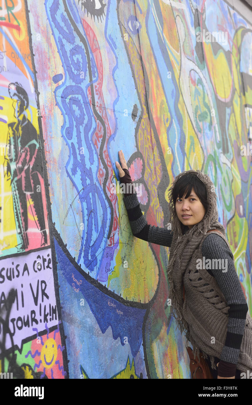 Asian tourist at Berlin´s Eastside Gallery Stock Photo