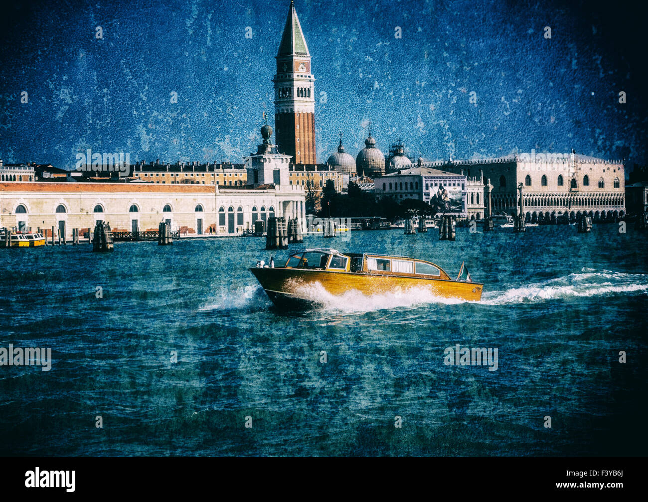 Carnival in venice hi-res stock photography and images - Alamy