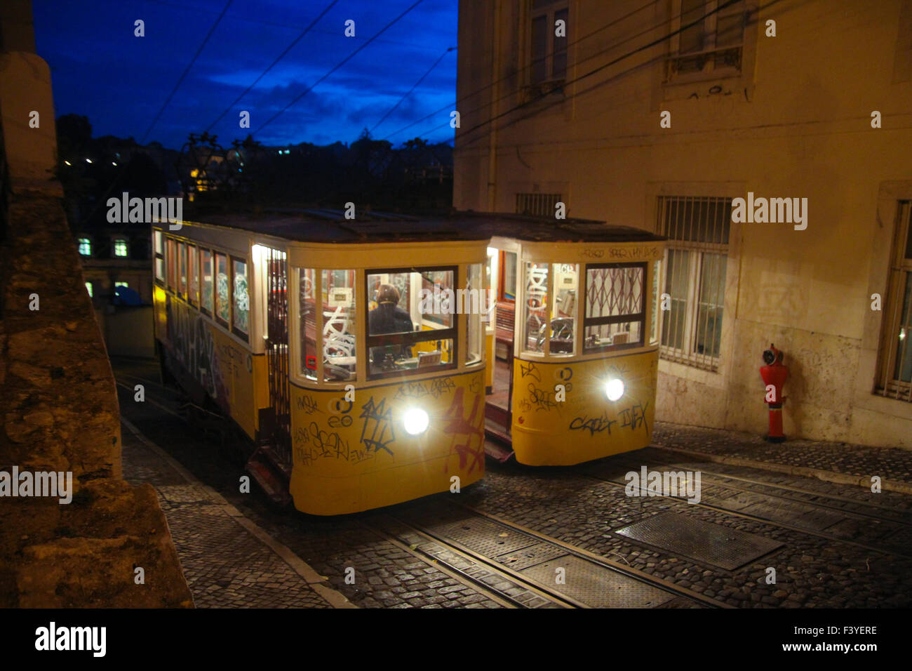 Lisbon, Portugal, 5 October, 2015. A Glória Funicular which links Restauradores Square with Bairro Alto seen on its first journey of the day along the 265 metres long route just after sunrise. Credit: David Mbiyu/ Alamy Live News Stock Photo