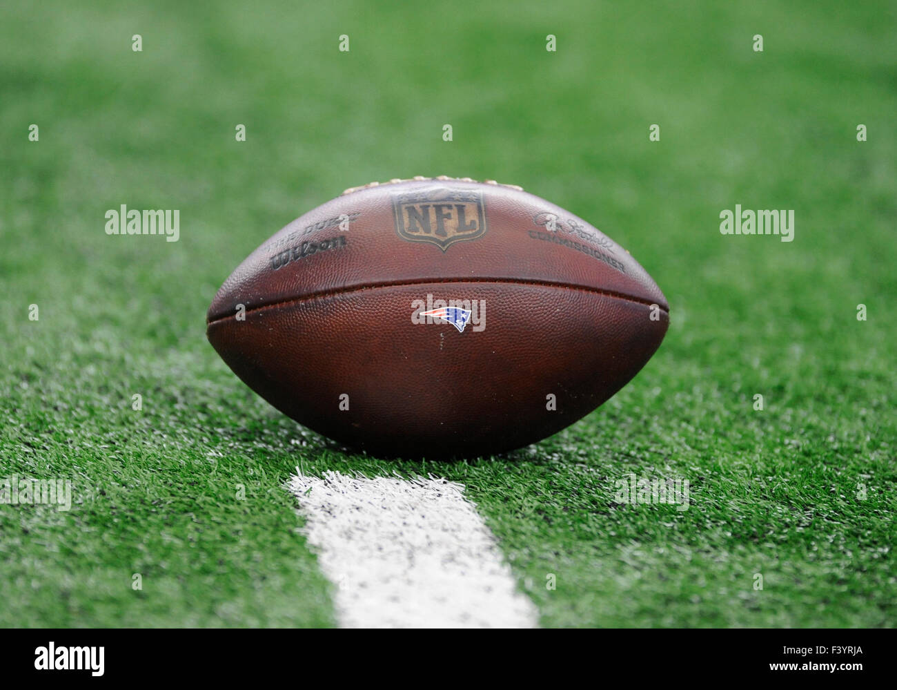 October 11, 2015: New England Patriots tight end Rob Gronkowski #87 during  an NFL football game between the New England Patriots and the Dallas  Cowboys at AT&T Stadium in Arlington, TX New