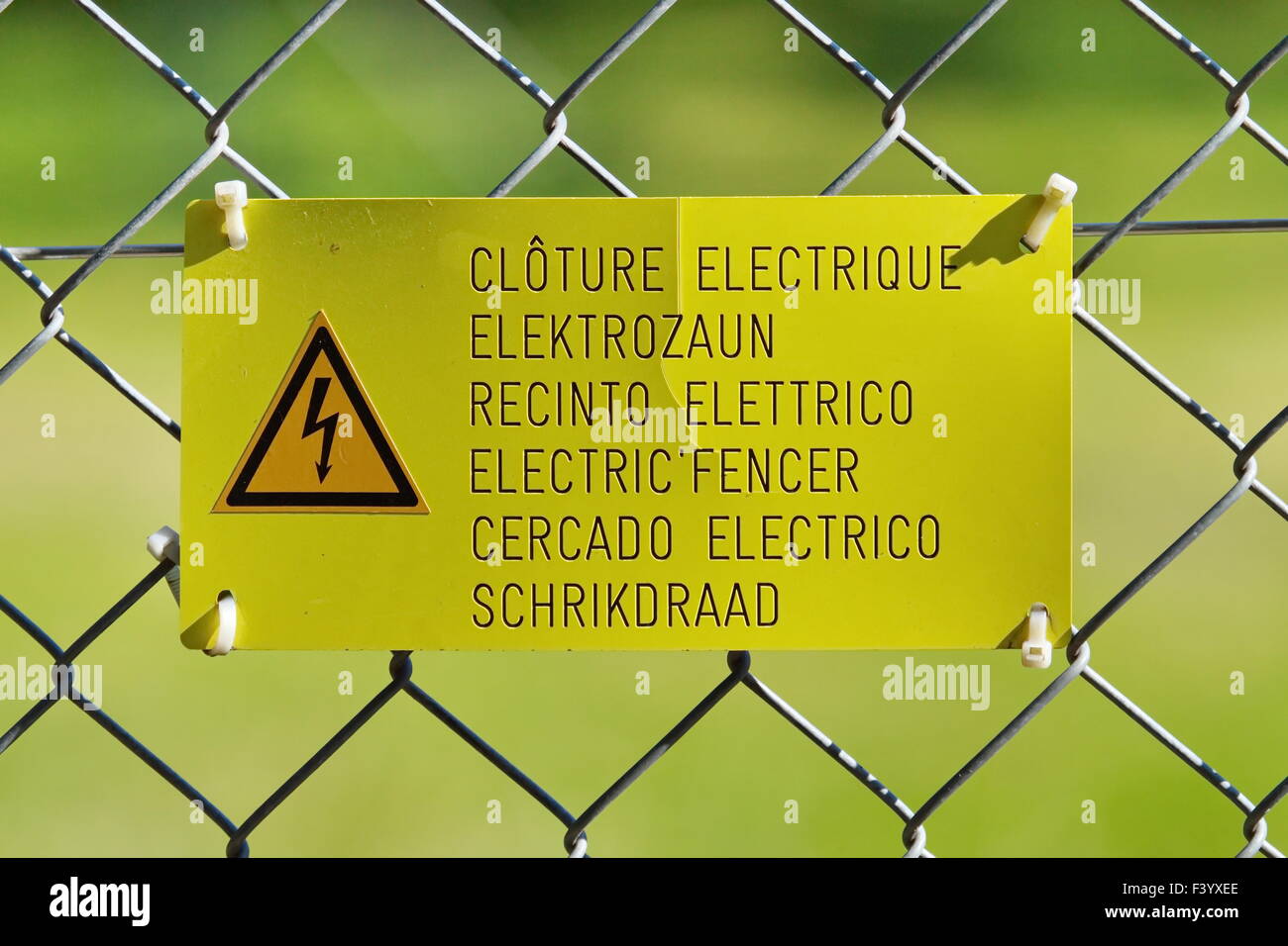 Electric fence sign Stock Photo Alamy