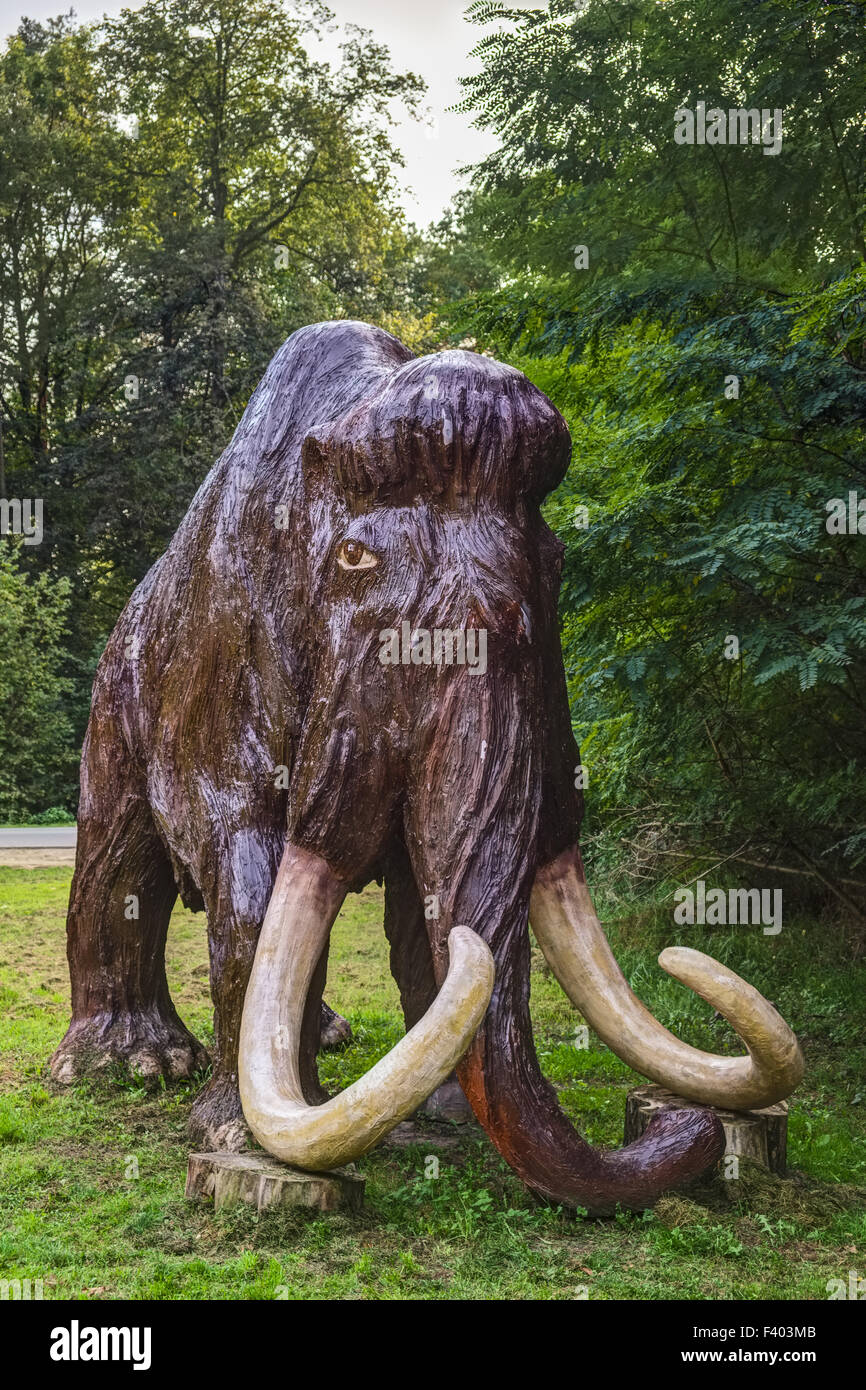 Mammoth sculpture hires stock photography and images Alamy