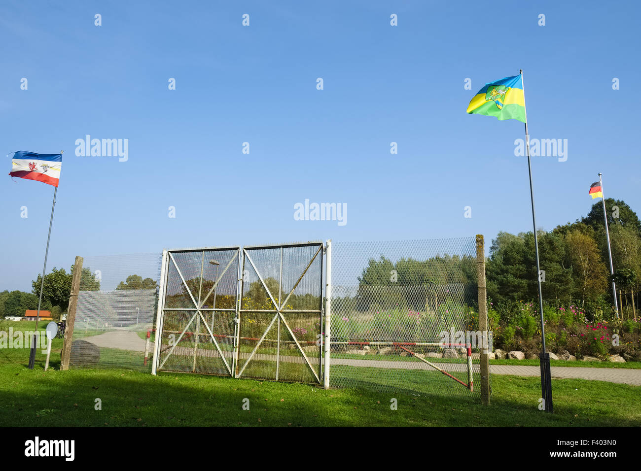 Flags tore hi-res stock photography and images - Alamy