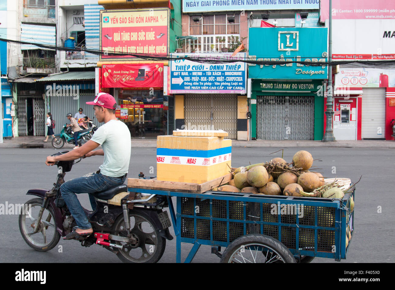 Bike pulling cart hi-res stock photography and images - Alamy