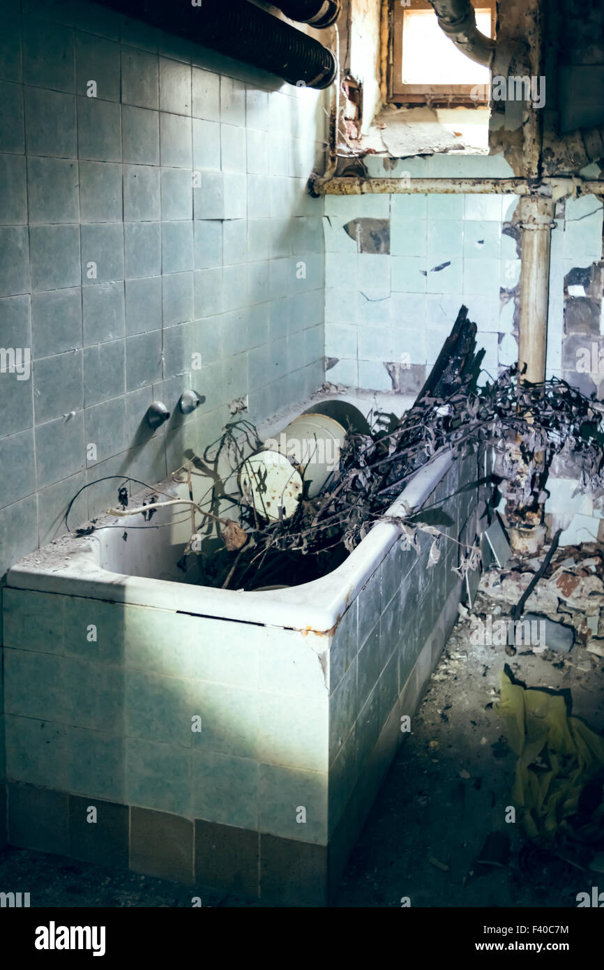 Dirty bathtub hires stock photography and images Alamy