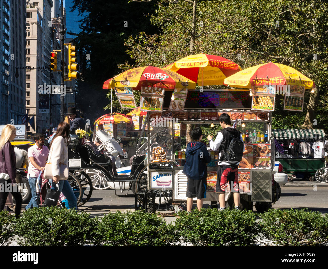 Sidewalk Hot Dog Vendor Stand, Grand Army Plaza, NYC, USA Stock Photo